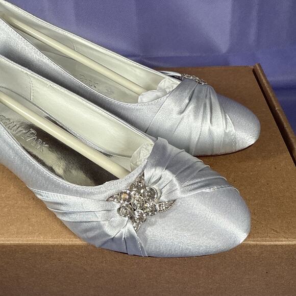 Women’s Bridal Shoes Elegant Park New Size 6.5 Silver Heels - Picture 3 of 6